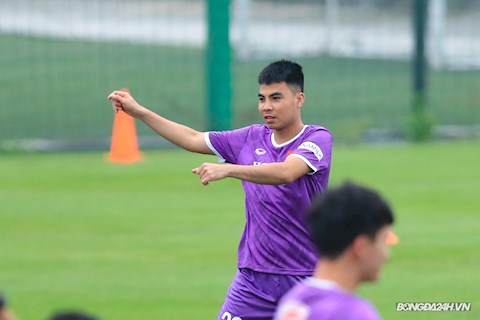 Thêm Đức Huy làm khán giả ở trận Việt Nam - Oman