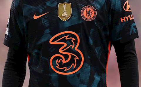 Three ra tối hậu thư buộc Chelsea phải xóa logo khỏi áo đấu