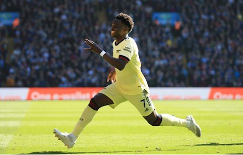 Buyakayo Saka nói gì sau khi hóa người hùng của Arsenal?