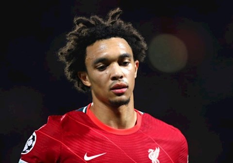 Alexander-Arnold báo tin cực buồn cho Liverpool