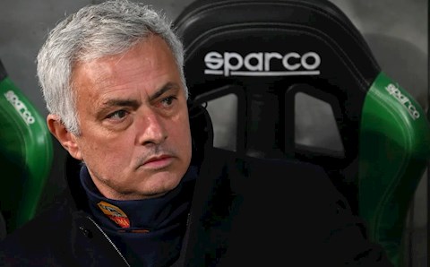 Bị đánh giá thấp hơn Sarri, Mourinho đếm cúp đáp trả