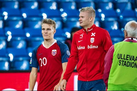 Martin Odegaard xác nhận Haaland có số áo mới