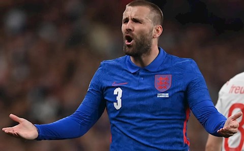 Luke Shaw: Khó có thể vui vẻ với mùa giải thất bại của MU