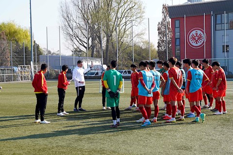 Đội tuyển U17 Việt Nam có tập buổi đầu tiên tại Frankfurt