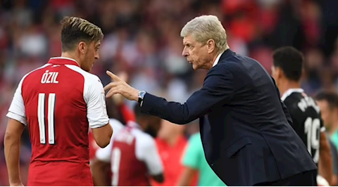 Nacho Monreal tiết lộ bất ngờ về Mesut Ozil