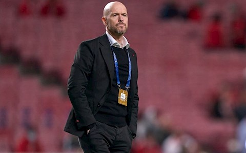 HLV Erik ten Hag học tiếng Anh trước cơ hội tiếp quản MU