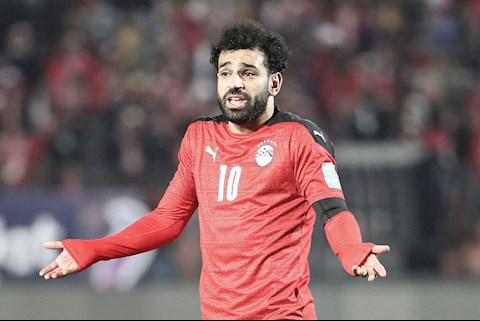 VIDEO: Salah bị CĐV tấn công