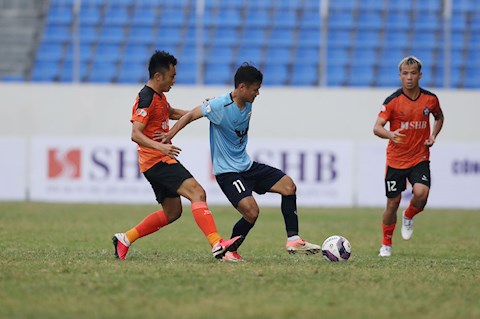 Sân Hòa Xuân tiếp tục bị chỉ trích về chất lượng mặt cỏ