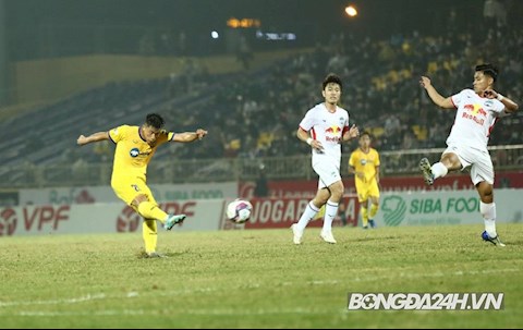 VIDEO: Siêu phẩm sút xa của Phan Văn Đức cháy lưới HAGL