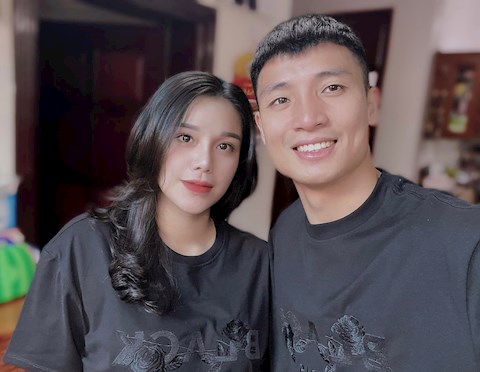 Bùi Tiến Dũng khoe được vợ chăm sóc đặc biệt sau trận đấu