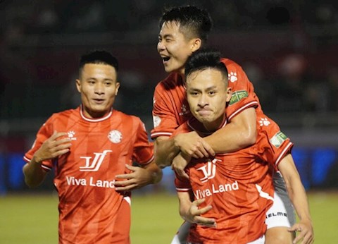 Võ Huy Toàn lập siêu phẩm, đua giải bàn thắng đẹp với Phan Văn Đức