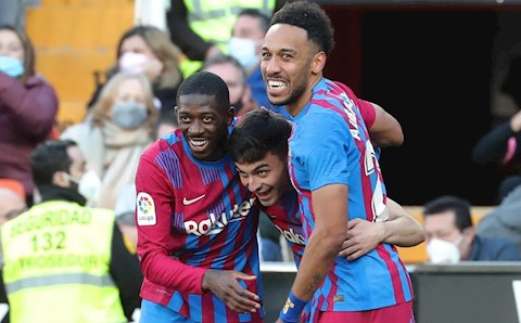 Ronaldinho: Barca vẫn có thể cướp ngôi vương La Liga của Real