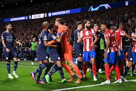 Cầu thủ Atletico bị chỉ trích vì cách xử sự côn đồ
