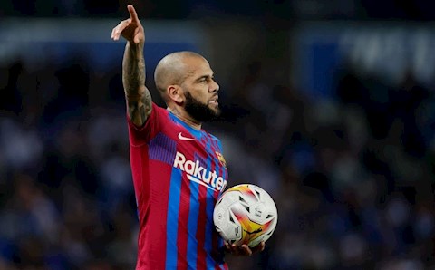 Dani Alves: Real Madrid may mắn vì Barca hồi sinh quá muộn