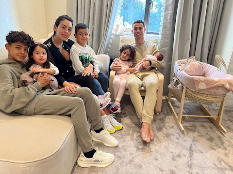 Ronaldo đăng ảnh gia đình cùng thông điệp nhắn nhủ tới người hâm mộ