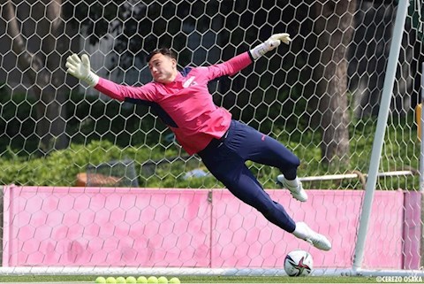 Văn Lâm tích cực rèn phản xạ, cựu sao MU khoác áo Cerezo Osaka