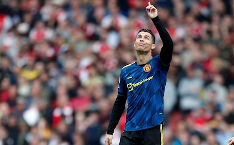CĐV Arsenal có những hành động đẹp với Ronaldo tại Emirates