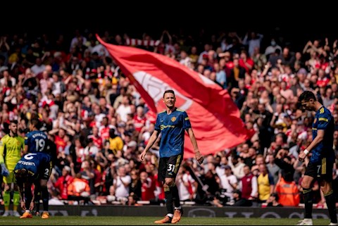 VIDEO: Matic khiêu chiến fan Arsenal