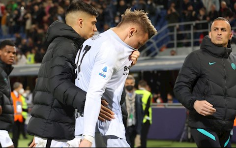 Cận cảnh tình huống thủ môn Inter Milan mắc sai lầm khó tin