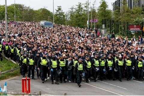 VIDEO: Khó tin với số lượng CĐV Eintracht Frankfurt tới London
