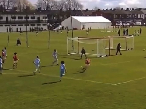 VIDEO: Con trai Rooney lập siêu phẩm theo phong cách Messi vào lưới Man City