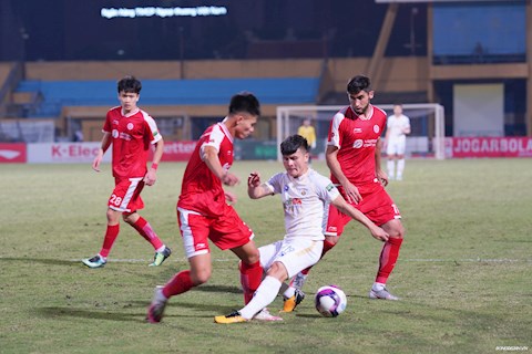 Người hùng ĐT Việt Nam khiến Quang Hải khốn đốn trong trận derby thủ đô