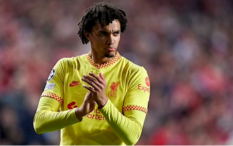 Jamie Carragher ngả mũ trước đường chuyền đỉnh cao của Alexander-Arnold