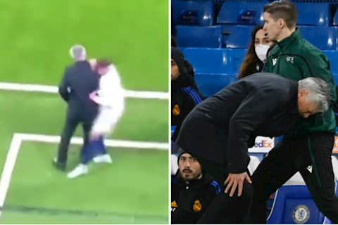 Carlo Ancelotti đau đớn trong chiến thắng của Real trước Chelsea