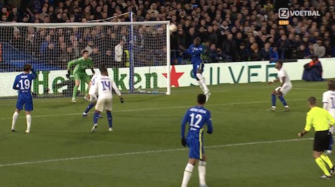 Romelu Lukaku lại tấu hài với pha bỏ lỡ khó tin trước Real Madrid