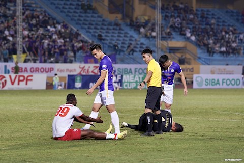 Người cũ HAGL suýt gieo thêm sầu trong ngày Quang Hải chia tay Hà Nội