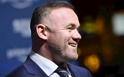 Rooney nói gì sau khi bị Ronaldo gọi là kẻ ghen tị?