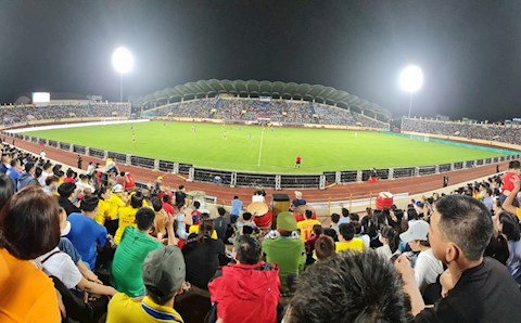 Sân Thiên Trường không còn kín khán giả sau 'lùm xùm' cuối mùa giải trước 