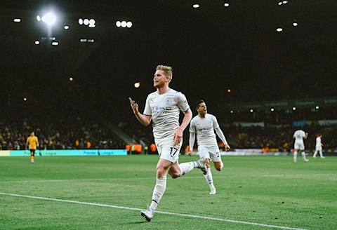 Chỉ có 3 tiền vệ trung tâm lập poker trong lịch sử Premier League