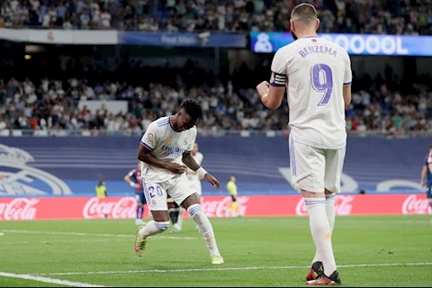 Karim Benzema sánh ngang Raul, chỉ thua duy nhất Cristiano Ronaldo