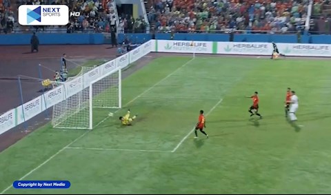 VIDEO: Cột dọc từ chối bàn thắng bằng đầu của U23 Việt Nam