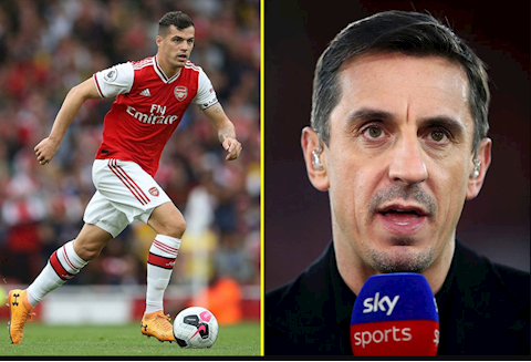 Chỉ trích đồng đội, Granit Xhaka bị Gary Neville chửi sấp mặt
