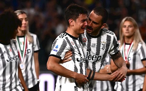 Video: Dybala khóc nức nở trong khoảnh khắc tạm biệt CĐV Juventus