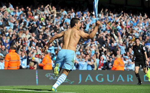 Wayne Rooney đặt dấu hỏi về bàn thắng của Aguero trước QPR năm 2012