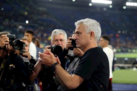 Bị so sánh với Sir Alex, Jose Mourinho đáp trả đẳng cấp