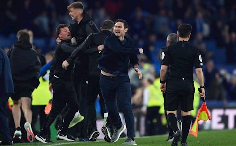 Lampard thừa nhận muốn khóc sau khi Everton trụ hạng