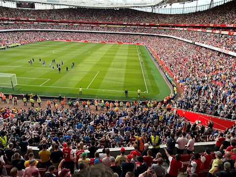 CĐV Everton ăn mừng cuồng nhiệt khi Liverpool mất chức vô địch