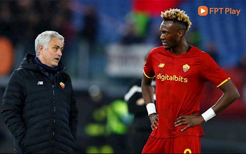Chung kết UEFA Europa Conference League đầu tiên trong lịch sử bóng đá thế giới: Kỷ lục đón chờ Mourinho