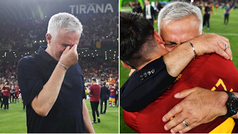 VIDEO: Jose Mourinho khóc nghẹn ngào sau khi cùng Roma làm nên lịch sử