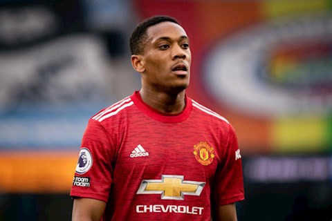 Gary Neville chỉ trích Ralf Rangnick dữ dội vụ Anthony Martial
