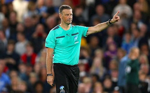 Mark Clattenburg: Một trận bóng đá nên giảm chỉ còn 60 phút
