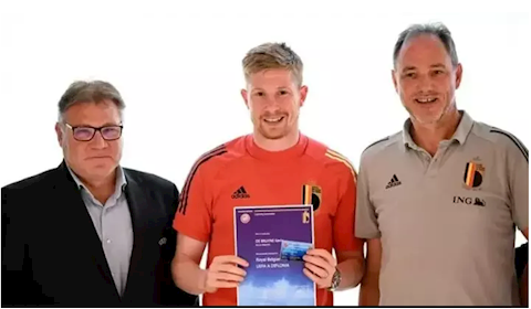 Kevin de Bruyne được UEFA cấp bằng HLV