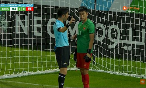 Ngày khó quên của Nhâm Mạnh Dũng: Từ tiền đạo xuống làm... thủ môn