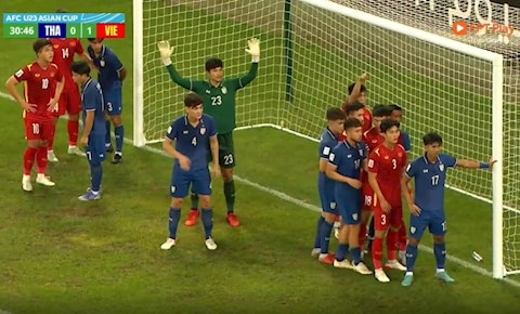 U23 Việt Nam chơi chiến thuật ruồi bu trước khung thành Thái Lan