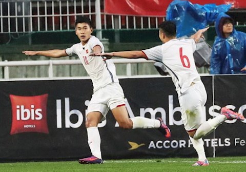 BẠN CÒN NHỚ: Nhâm Mạnh Dũng từng lập siêu phẩm vào lưới Hàn Quốc