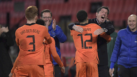 Louis van Gaal ngất ngây với chiến thắng của Hà Lan trước xứ Wales